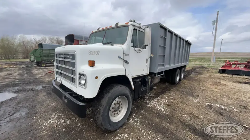 1982 International 2275 Tandem Boxed Truck