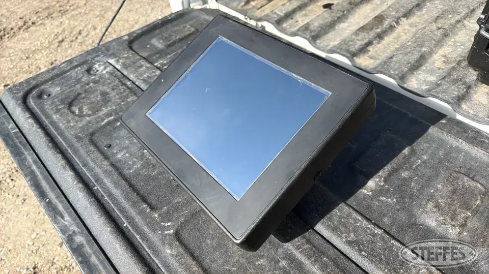 New Holland IntelliView Plus ll GP