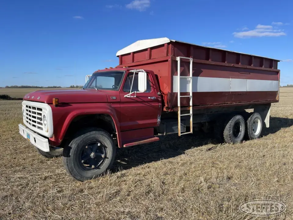 1974 Ford F-700 Tandem Boxed Truck