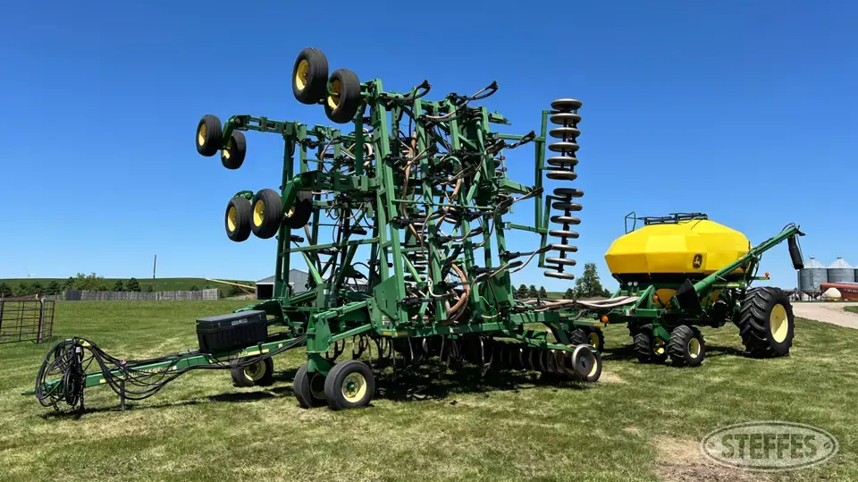 2004 John Deere 1820 Air Drills and Air Seeder