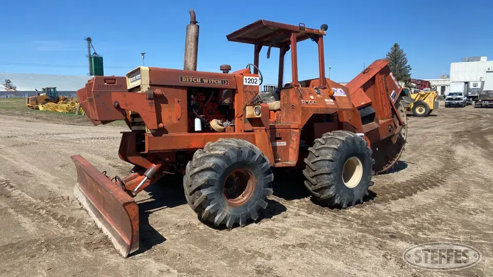 Ditch Witch R100 Trencher