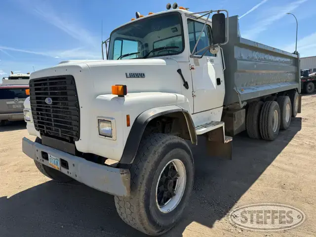 1996 Ford L8000