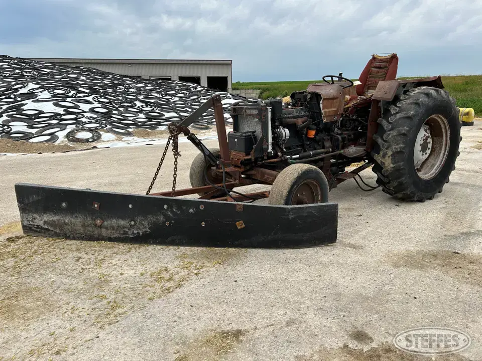 1977 White 2-60 2WD Tractor