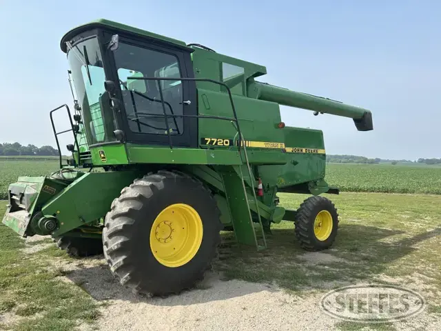 1987 John Deere 7720 Titan II