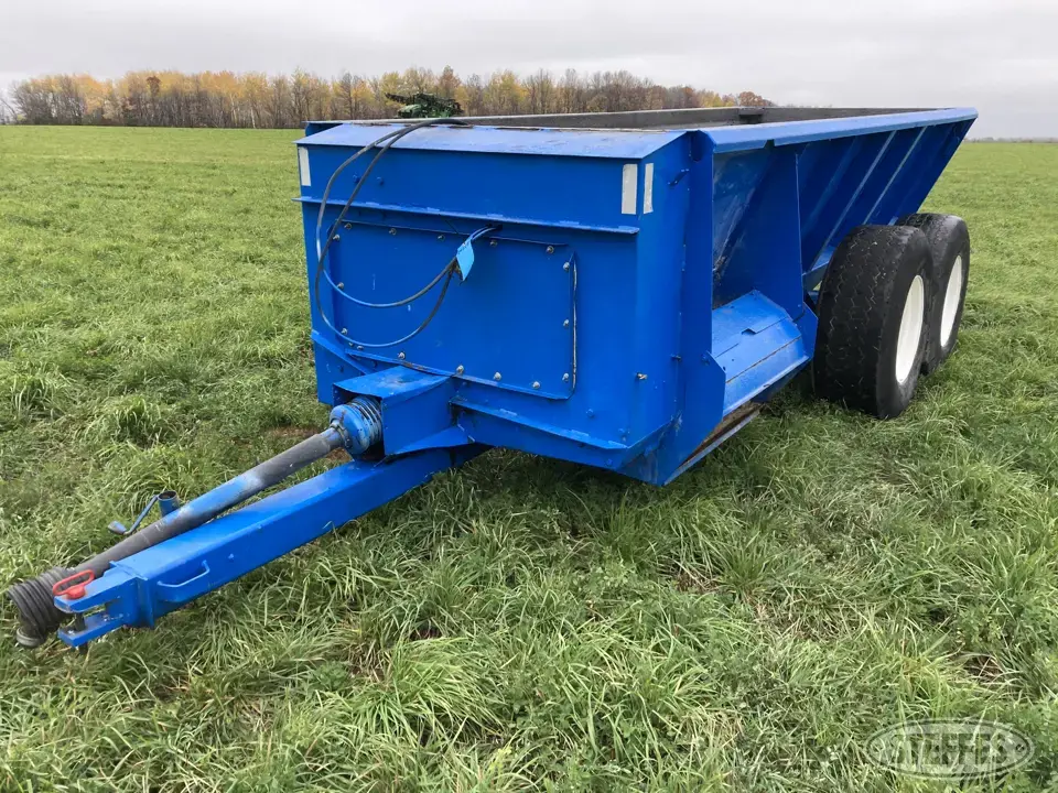 Knight 8018 Pull-Type Dry Spreader
