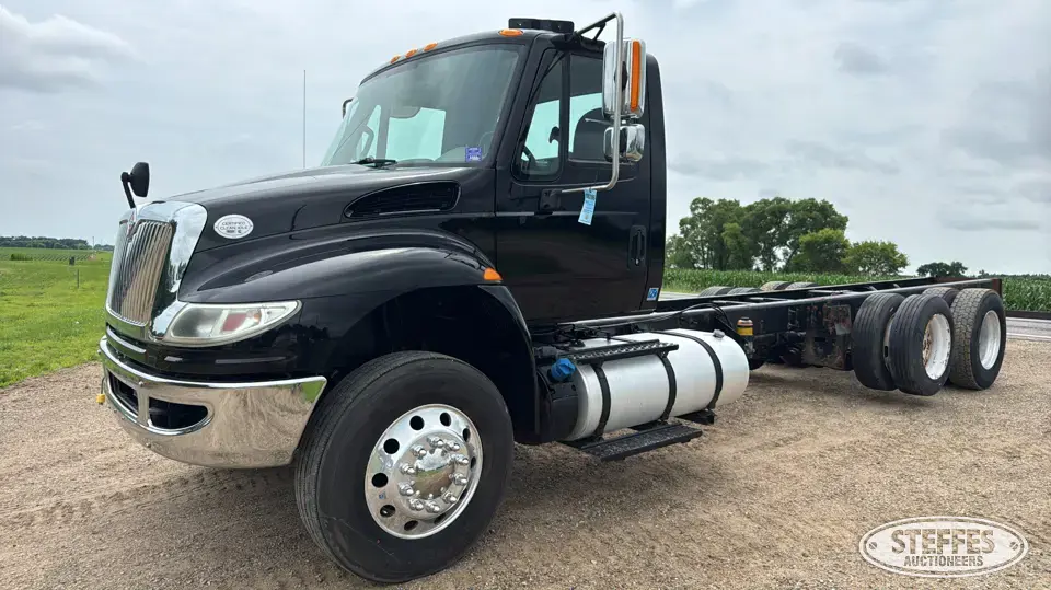 2016 International 4300 Cab and Chassis Truck