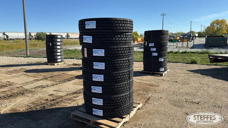 (8) Invovic FM750 11R22.5 tires Truck Tire