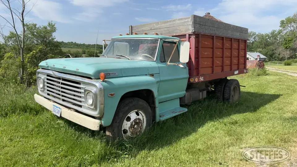 1968 Ford F600 Single Axle Boxed Truck
