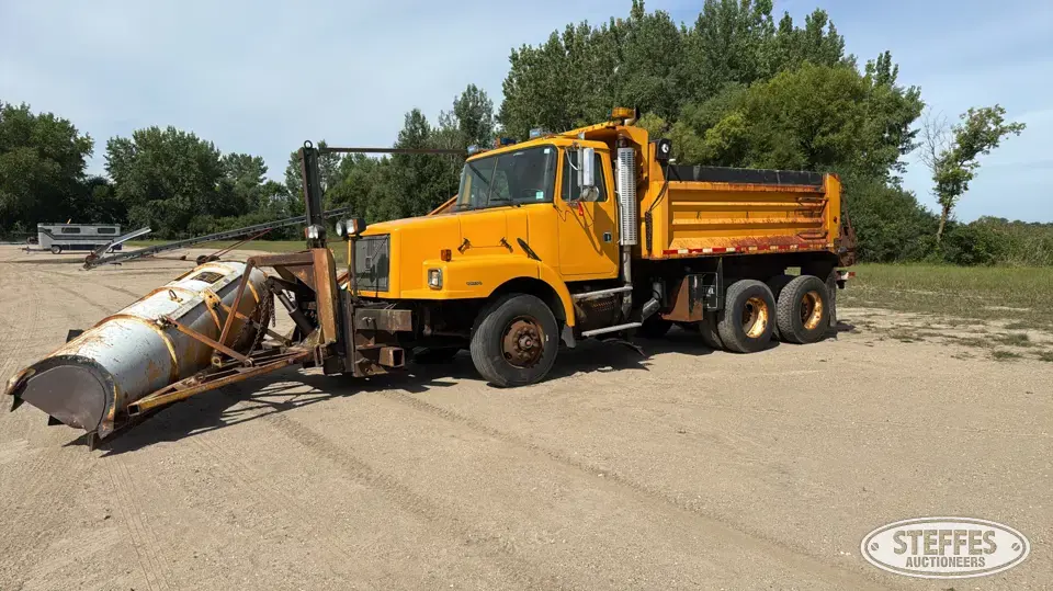 2000 Volvo WG64 Plow-Spreader Truck