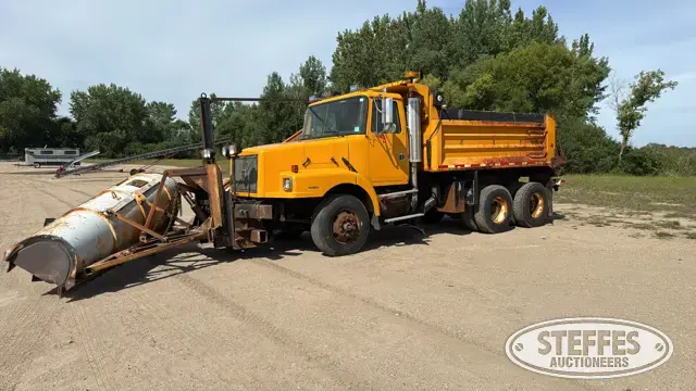 2000 Volvo WG64
