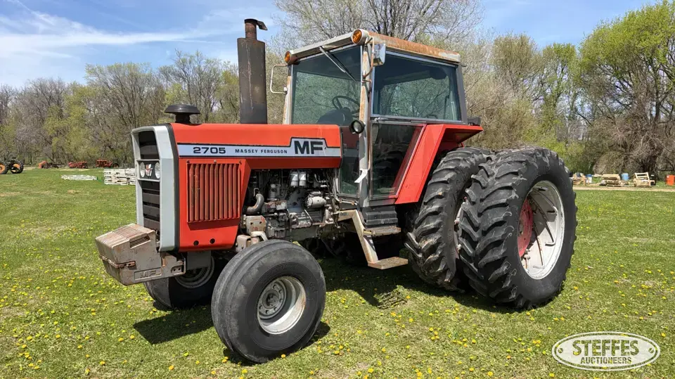 1981 Massey Ferguson 2705 2WD Tractor