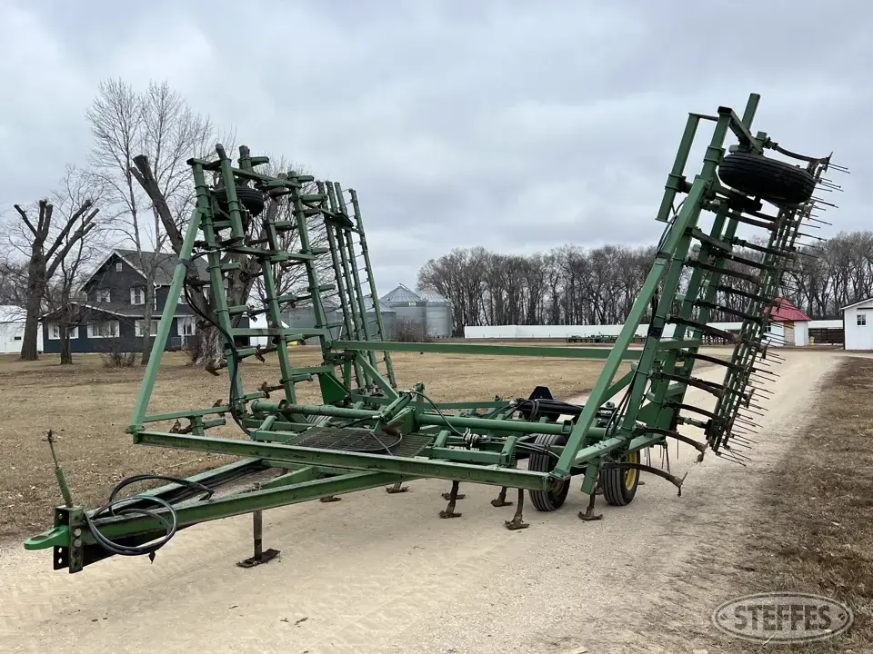 John Deere 1000 Field Cultivator