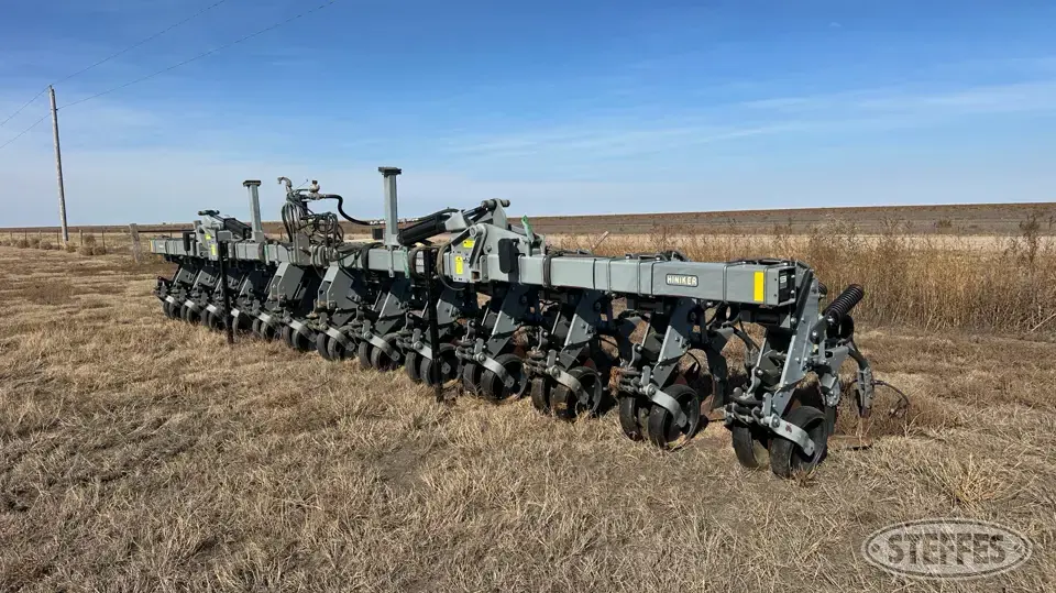 Hiniker 6000 Row Crop Cultivator
