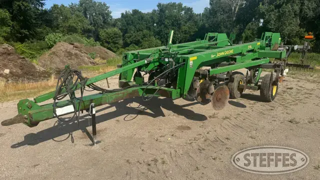 John Deere 2700