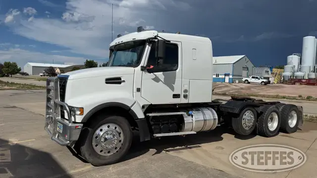 2015 Volvo VHD