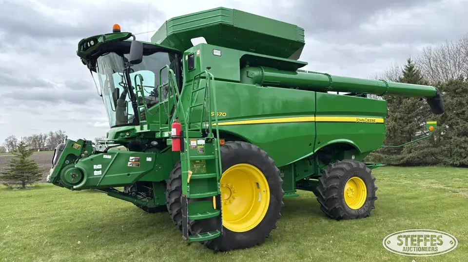2015 John Deere S670 Combine