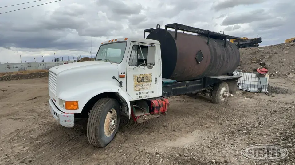 1990 International 4900 Tank Truck