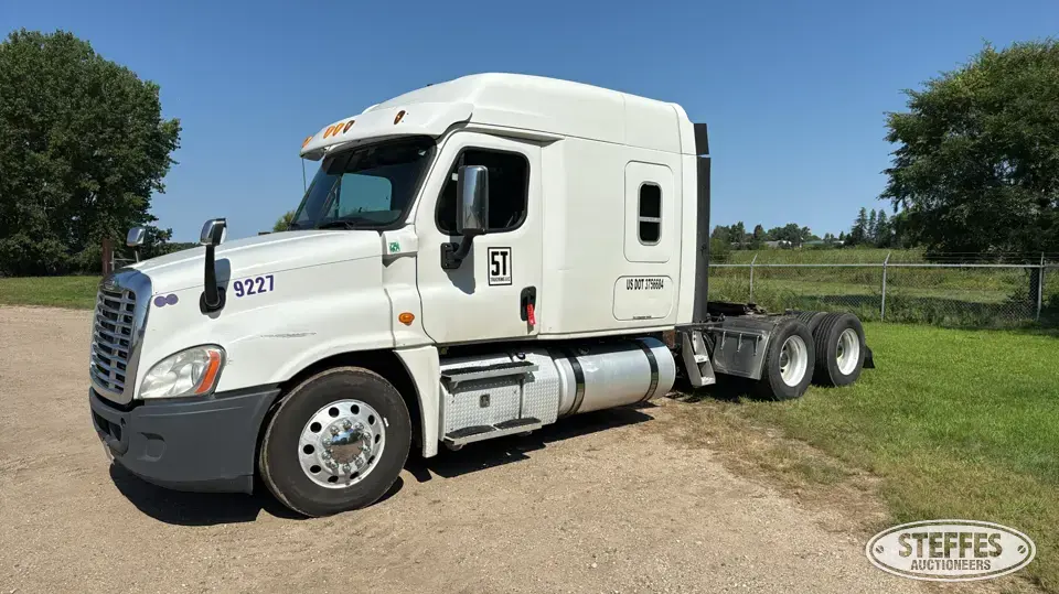 2014 Freightliner Cascadia 125 Conventional Truck with Sleeper