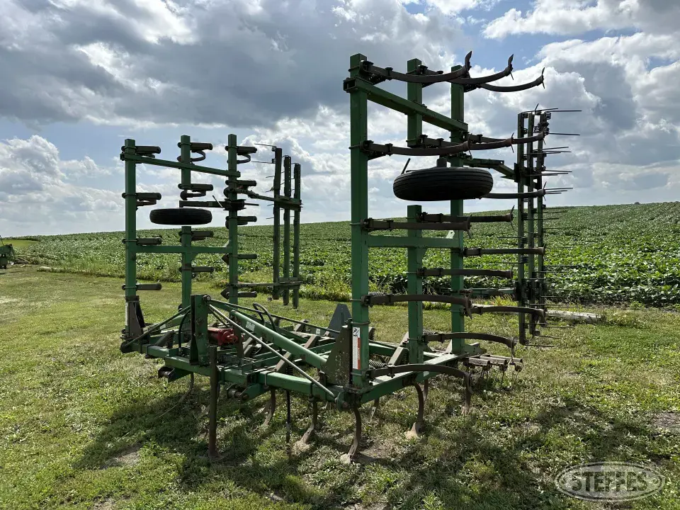 John Deere 1010 Field Cultivator
