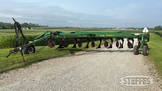 John Deere 3710