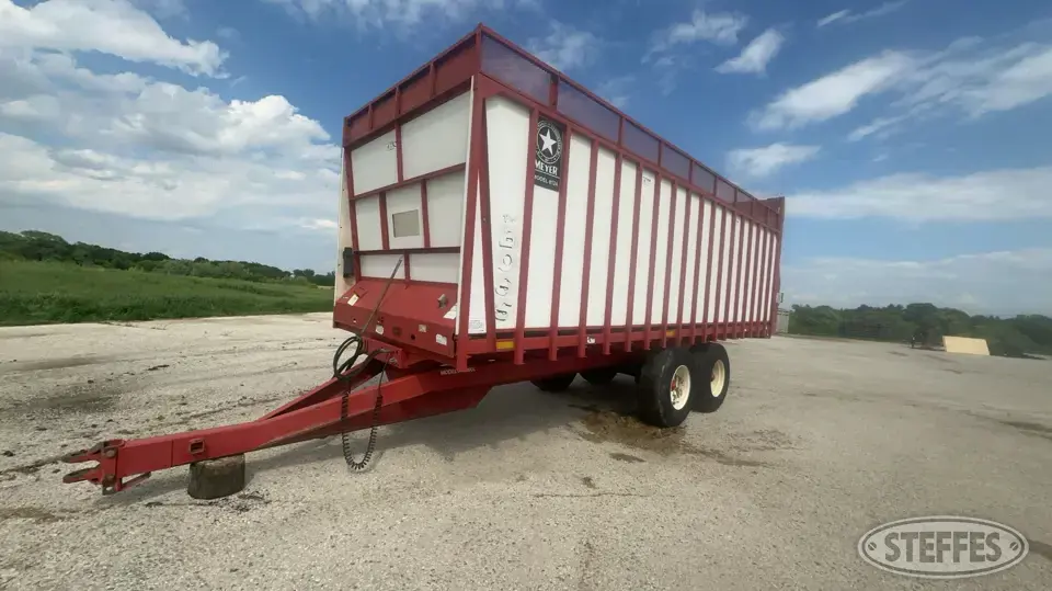 Meyer 8124 Boss Forage Wagon