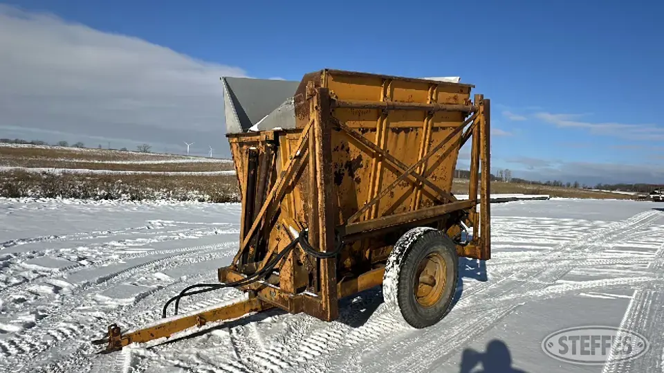 Farmhand Dump Cart