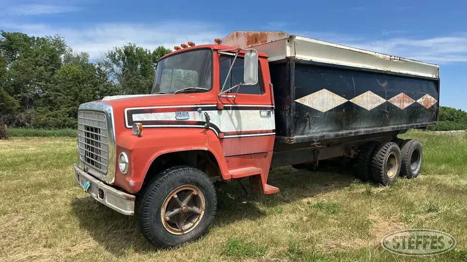 1974 Ford 700 Grain Truck