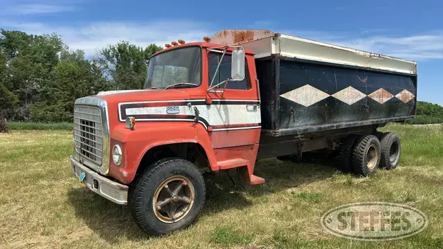 1974 Ford 700