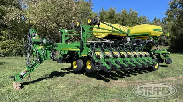 2009 John Deere DB44