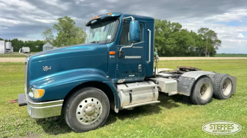 2005 International 9400i Conventional Truck without Sleeper