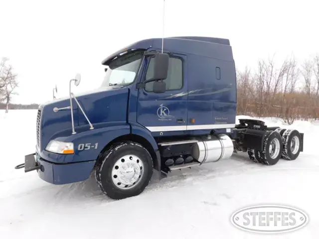 2005 Volvo VNM