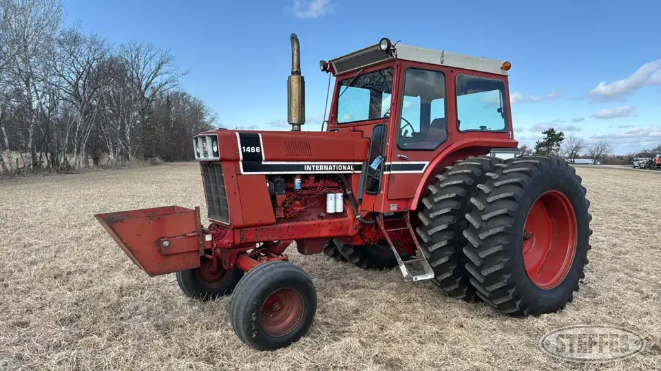 1976 International 1466 2WD Tractor
