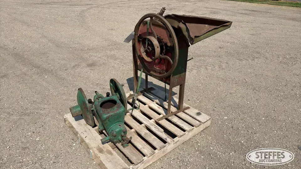 John Deere corn sheller Collectible Machinery-Other