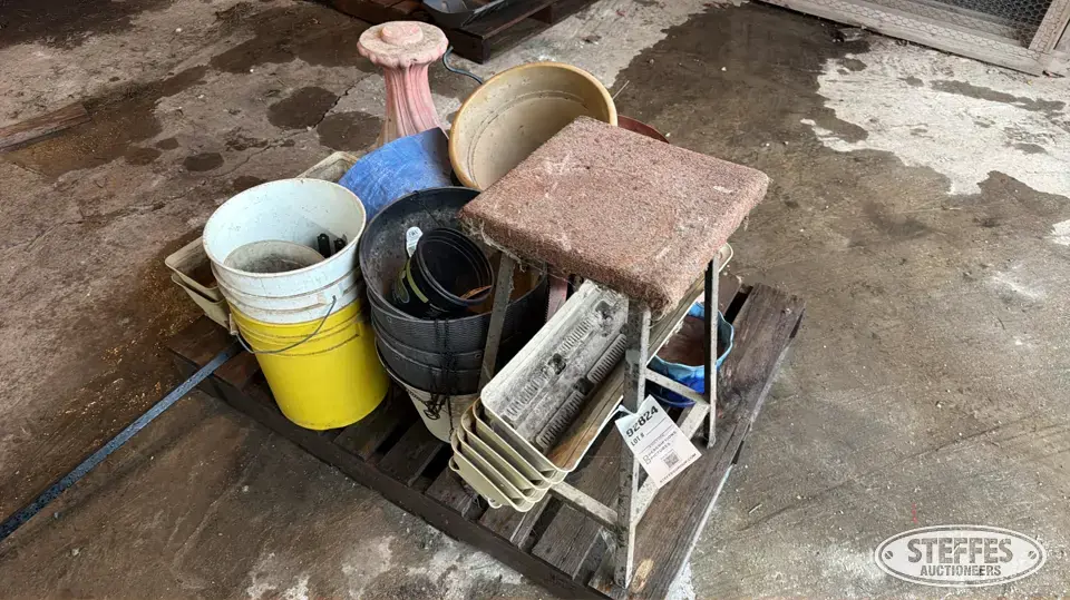Pots & planters Personal Property
