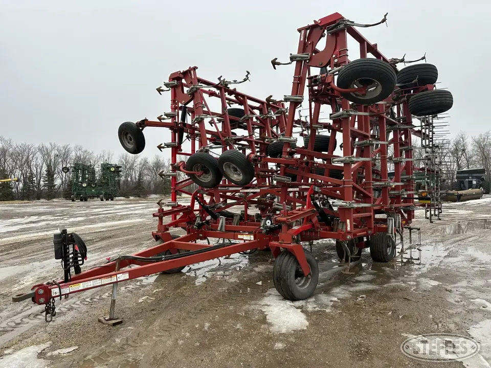 2011 Wil-Rich QX2 Field Cultivator