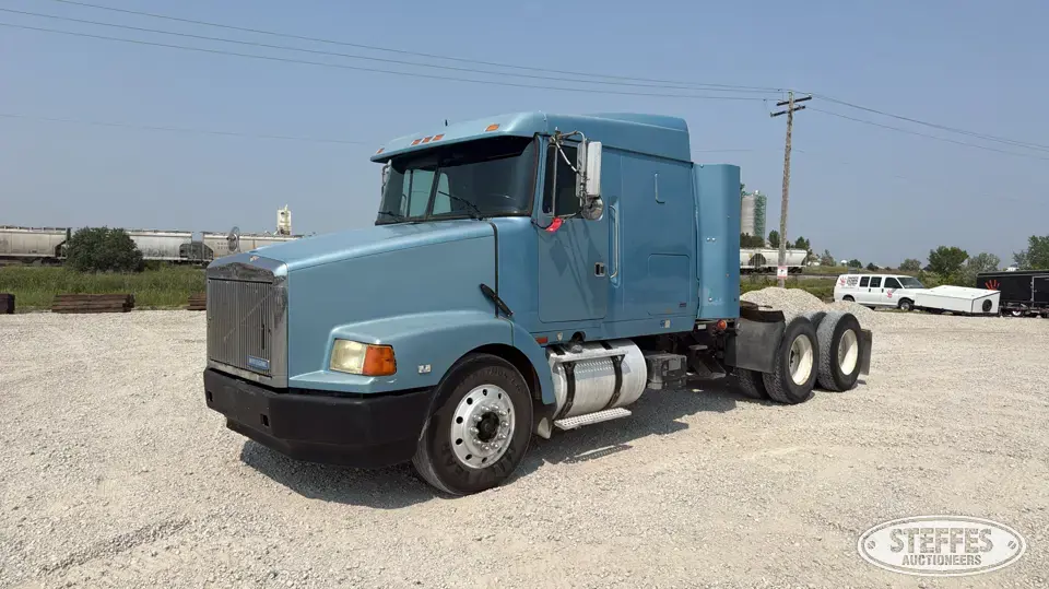 1995 WhiteGMC WIA Conventional Truck with Sleeper