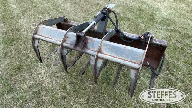 Skid steer manure grapple bucket