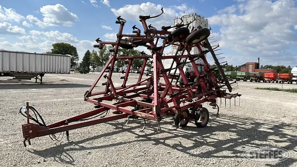 International 4600 Field Cultivator