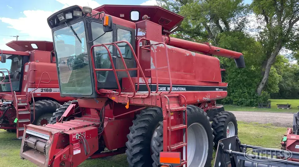 Case IH 1680 Combine