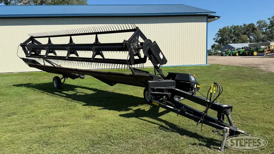 2002 MacDon 8020 HarvestPro Pull-Type Swather