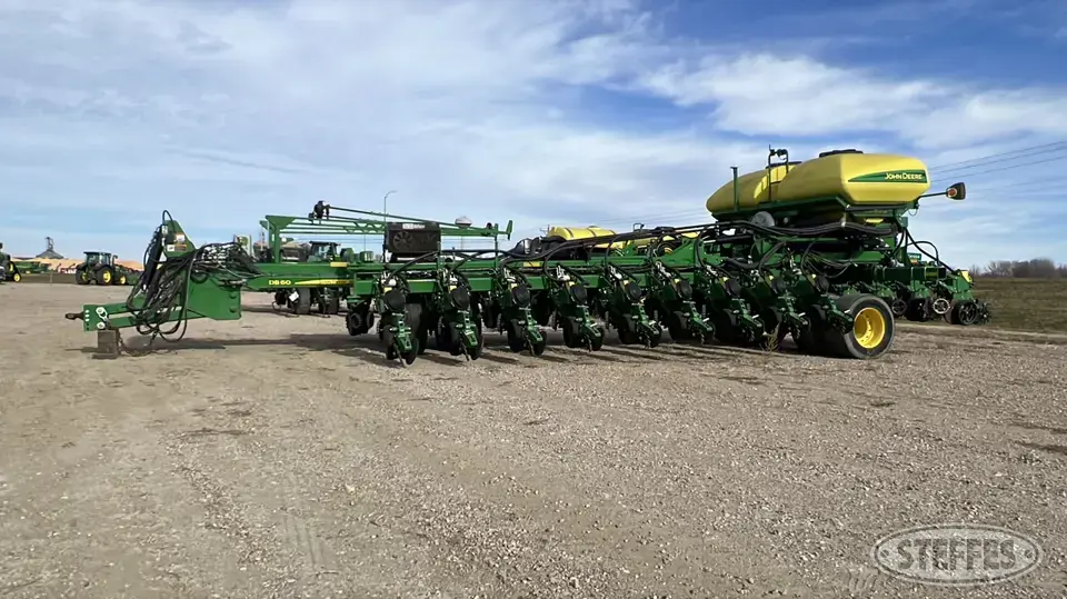 2017 John Deere DB60 12 or More Row Planter