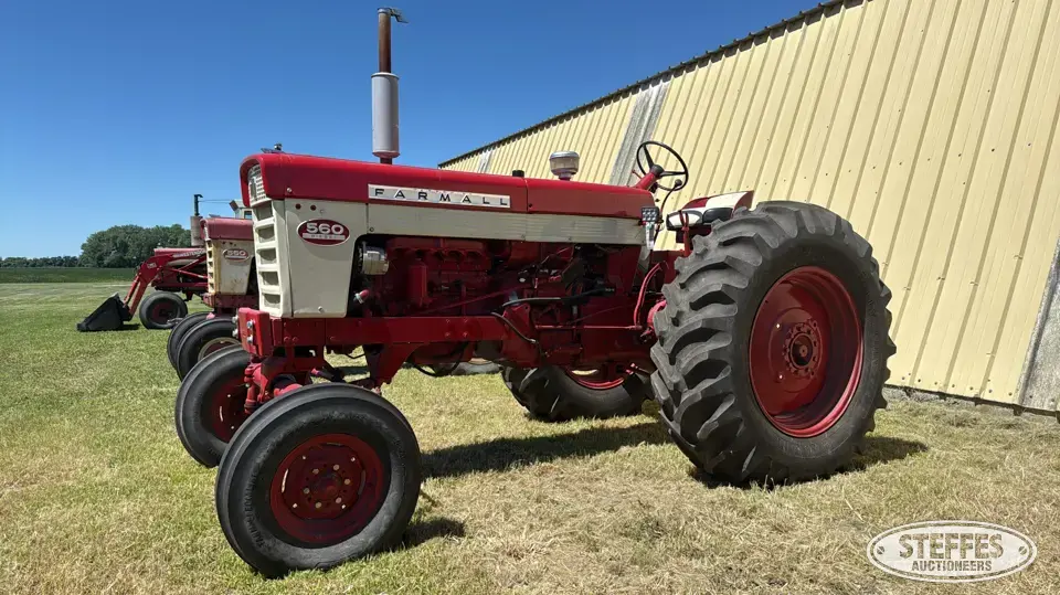 1961 McCormick Farmall 560 Collectible Tractor