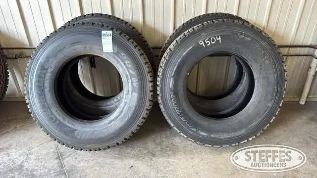 (4) Yokohama 907W 11R22.5 tires