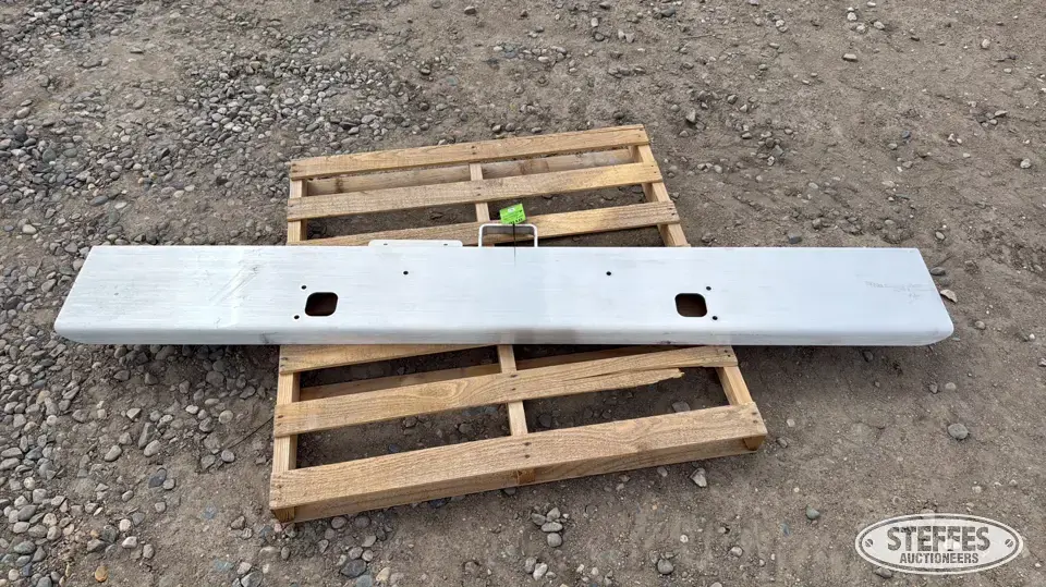 Kenworth W900 factory bumper Truck-Trailer Part