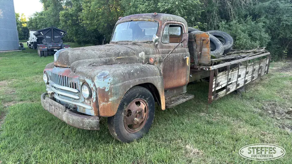 International L-160 Collectible Vehicle