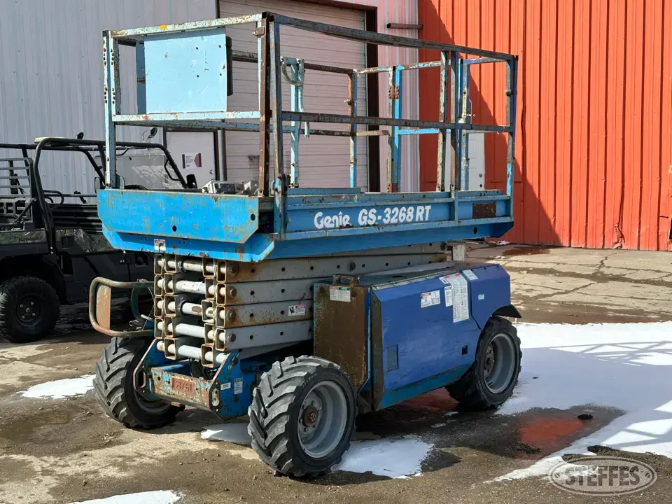 2000 Genie GS-3268 RTX Scissor Lift