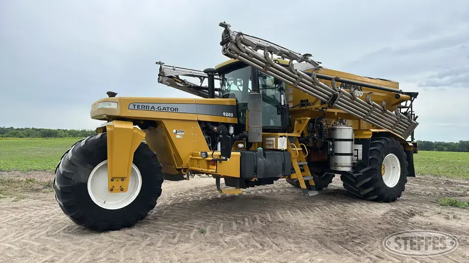 2006 TerraGator 9203 Self-Propelled Dry Applicators-Spreaders-Floater