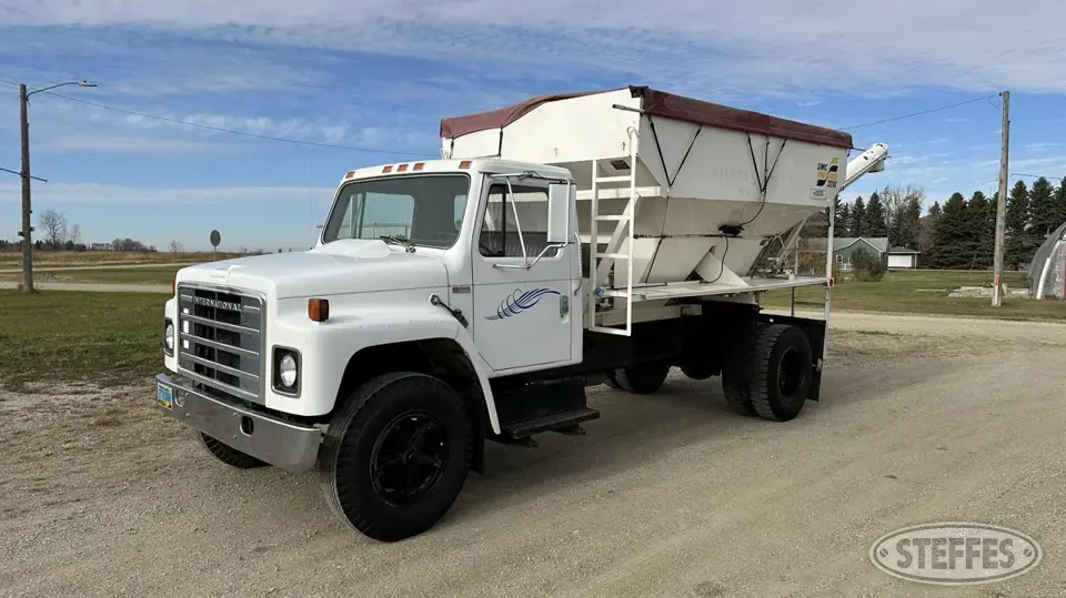 1980 International S1700 Tender Truck