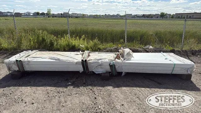 Approx. (119) vinyl fence pickets