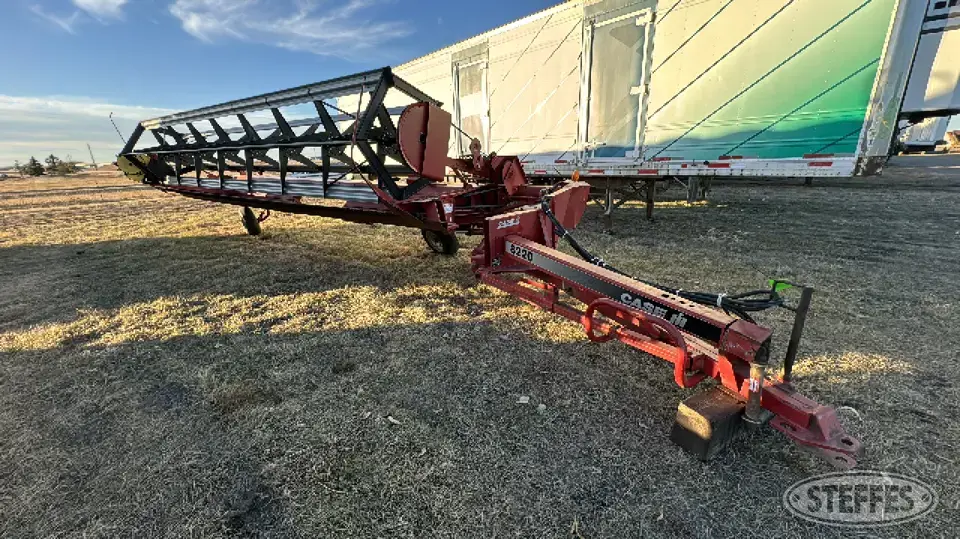 Case IH 8220 Pull-Type Swather